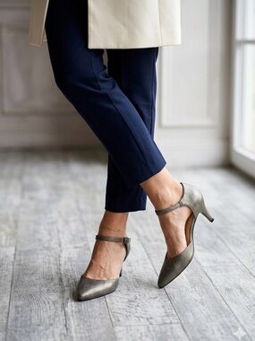 Gray pump heels. Size 6.5